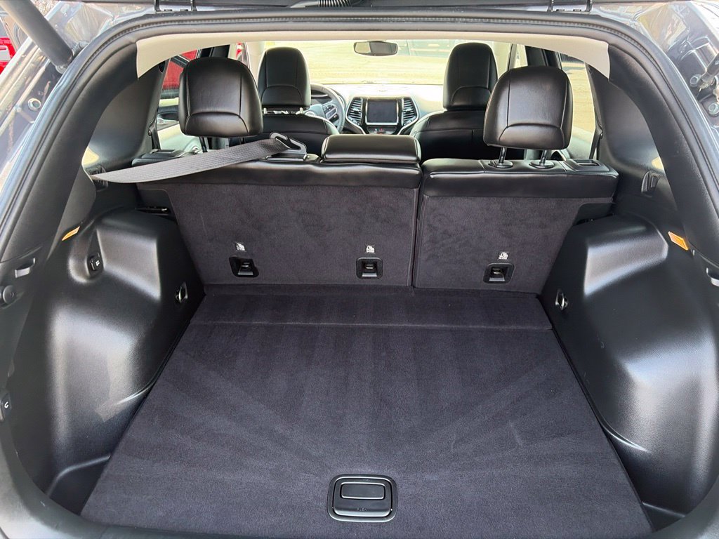 Used 2019 Jeep Cherokee Limited AWD/4WD image 14