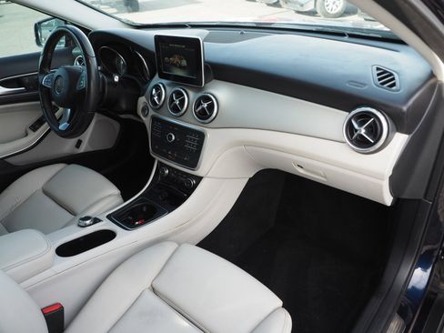 Used 2017 Mercedes-Benz GLA 250 4MATIC image 22