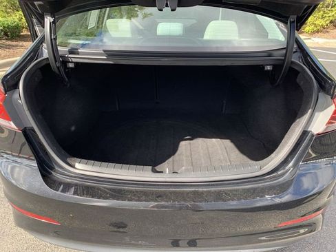 Used 2017 Hyundai Elantra SE FWD image 29