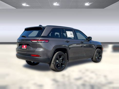 New 2025 Jeep Grand Cherokee Altitude image 9