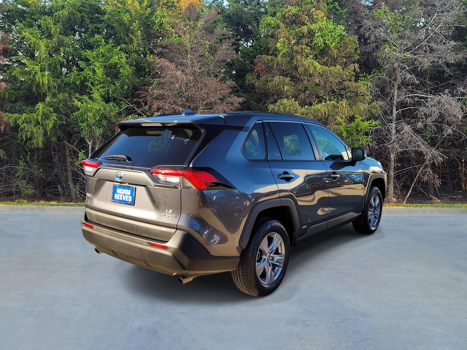 Used 2023 Toyota RAV4 LE AWD/4WD image 17
