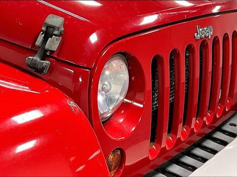 Used 2012 Jeep Wrangler Unlimited Sahara w/ Connectivity Group AWD/4WD image 26