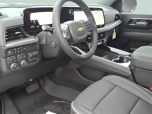 New 2026 Chevrolet Suburban Premier image 8