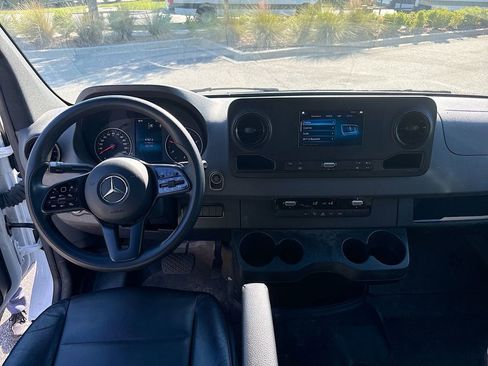 Used 2024 Mercedes-Benz Sprinter 2500 image 33