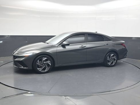 Used 2024 Hyundai Elantra SEL w/ Convenience Package FWD image 11