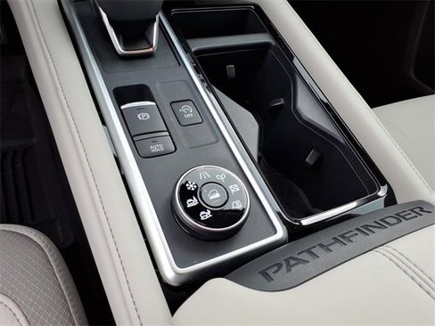 Used 2025 Nissan Pathfinder SL w/ SL Premium Package image 14