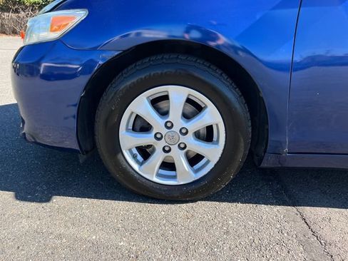 Used 2011 Toyota Camry LE FWD image 27