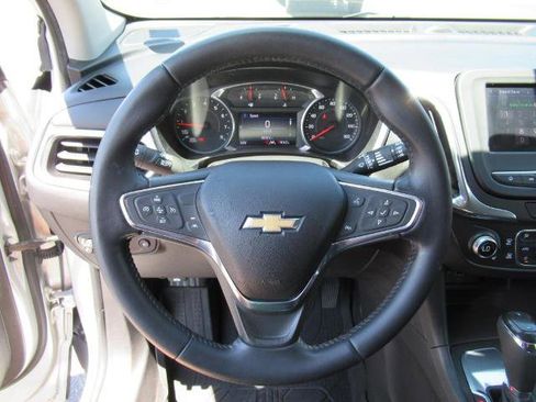 Used 2020 Chevrolet Equinox LT image 19