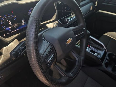Used 2025 Chevrolet Colorado W/T AWD/4WD image 12