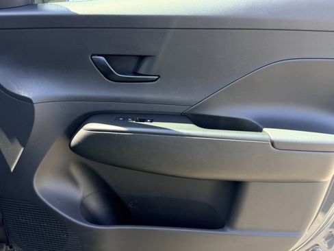 Used 2024 Hyundai Kona SEL FWD image 9
