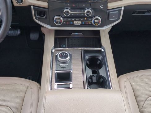 Used 2024 Ford Expedition Limited image 19