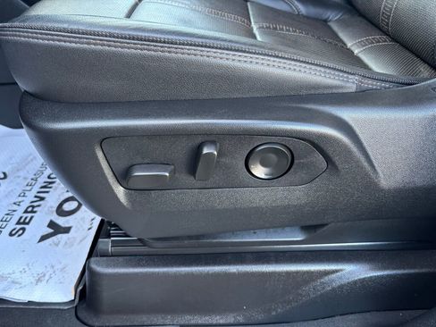 Used 2025 Chevrolet Suburban High Country image 21