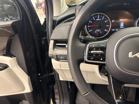 Certified 2024 Kia Carnival EX FWD image 20