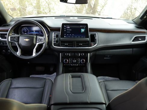 Used 2023 Chevrolet Suburban Premier RWD image 20