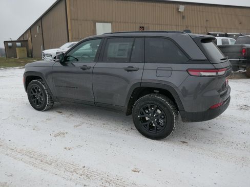 New 2025 Jeep Grand Cherokee Altitude image 6