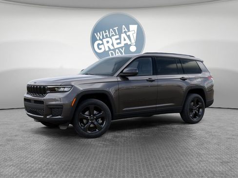 New 2025 Jeep Grand Cherokee L Altitude AWD/4WD image 3