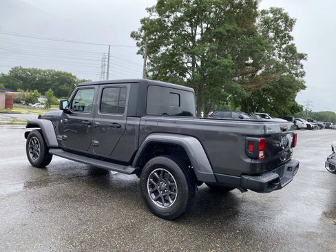 Used 2022 Jeep Gladiator Overland w/ Cold Weather Group AWD/4WD image 7