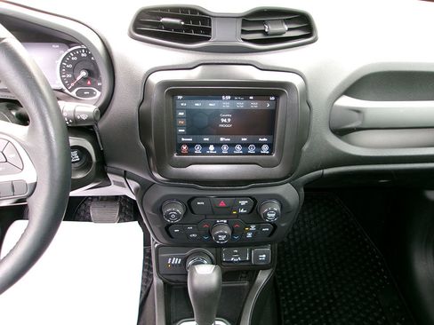 Used 2021 Jeep Renegade Latitude w/ Convenience Group AWD/4WD image 16