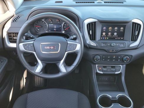 Used 2024 GMC Terrain SLE w/ Elevation Edition AWD/4WD image 9