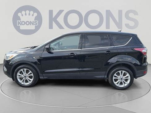 Used 2017 Ford Escape SE FWD image 2