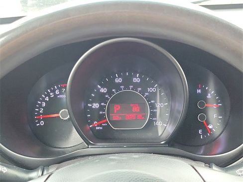 Used 2019 Kia Soul + image 11