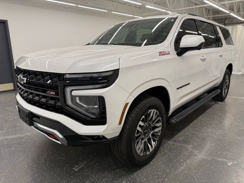 Used 2025 Chevrolet Suburban Z71 image 4