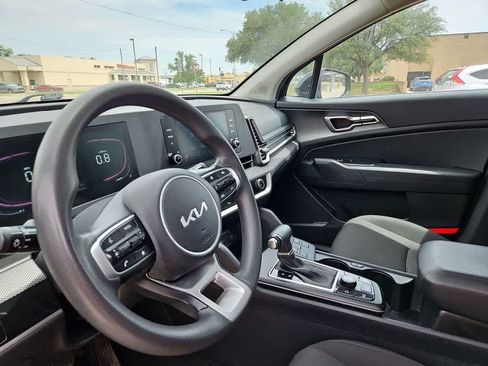 Used 2024 Kia Sportage LX AWD/4WD image 10