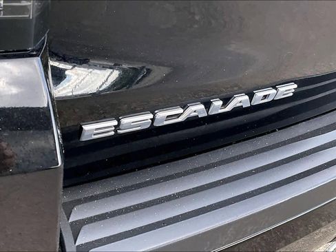 Used 2018 Cadillac Escalade ESV Platinum AWD/4WD image 10