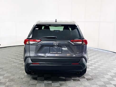 Used 2022 Toyota RAV4 LE image 4