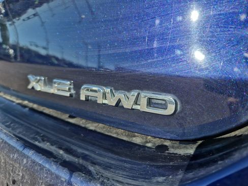 Used 2023 Toyota Highlander XLE AWD/4WD image 23