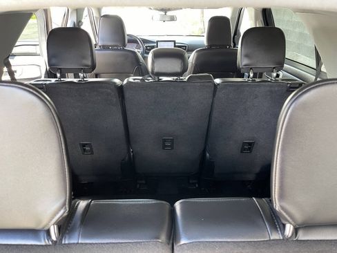 Used 2023 Ford Explorer XLT w/ Equipment Group 202A AWD/4WD image 19