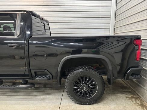 Used 2022 Chevrolet Silverado 2500 LTZ w/ LTZ Plus Package AWD/4WD image 5