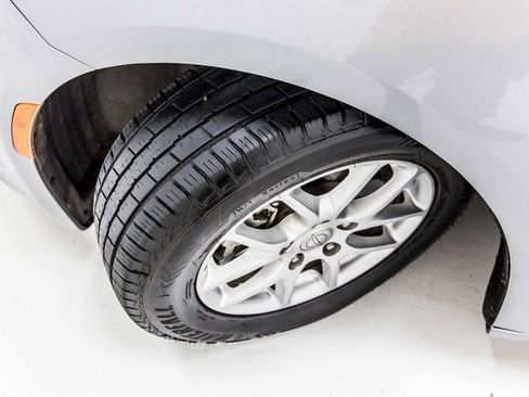 Used 2020 Chrysler Pacifica Touring-L image 12