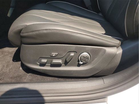 New 2023 Genesis G80 Base image 6