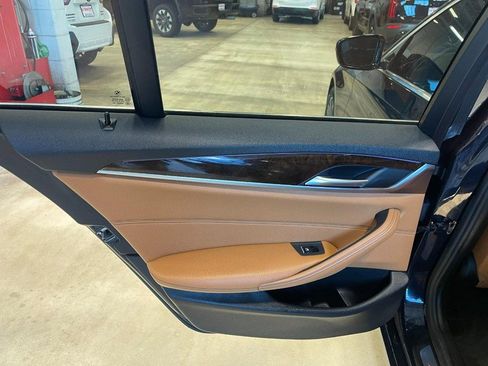 Used 2018 BMW 530i xDrive w/ Premium Package image 21