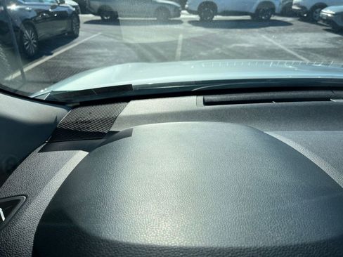 Used 2025 Toyota Corolla Cross LE image 33