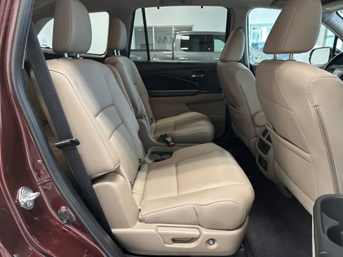 Used 2021 Honda Pilot Touring image 13