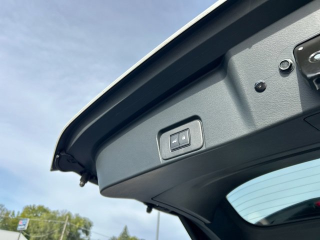 Used 2025 Nissan Rogue SL w/ Tech Package AWD/4WD image 8
