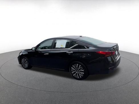 Used 2025 Nissan Altima 2.5 SV FWD image 10