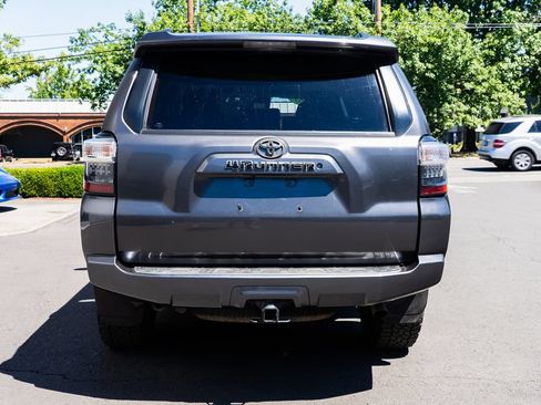 Used 2020 Toyota 4Runner SR5 AWD/4WD image 5