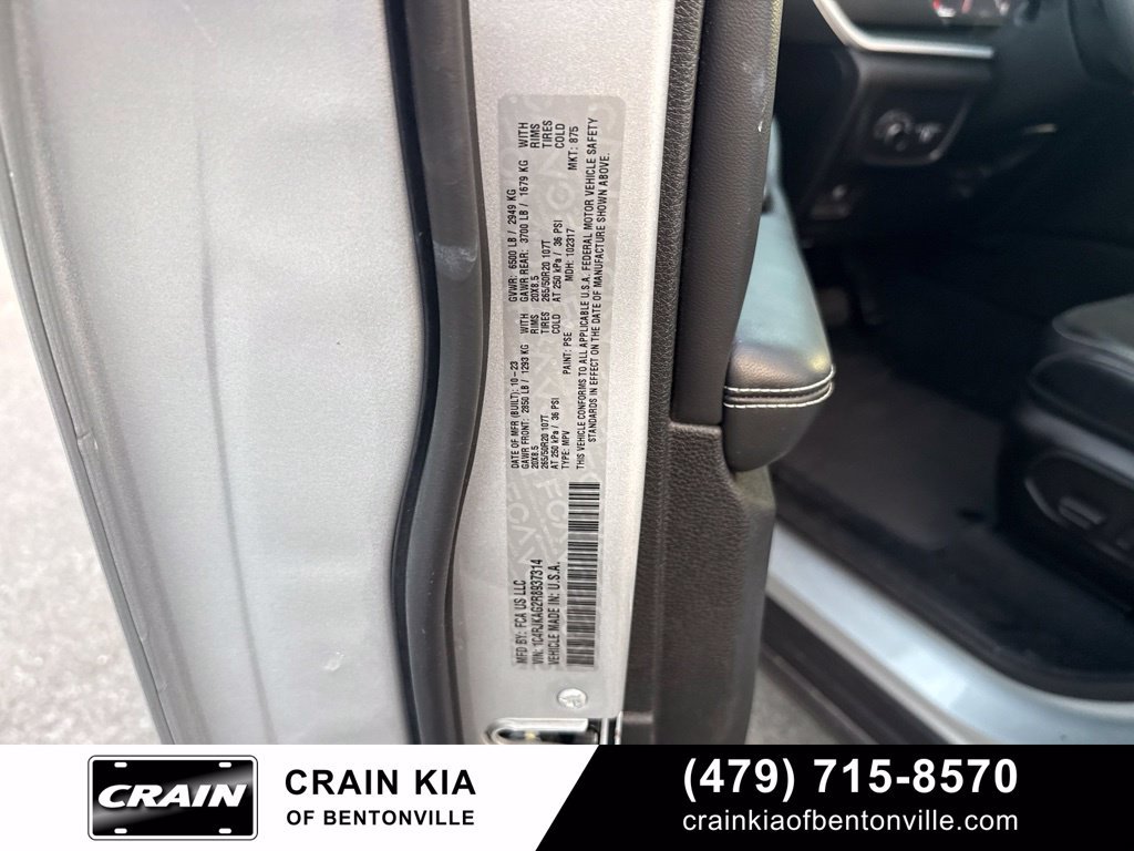 Used 2024 Jeep Grand Cherokee L Altitude AWD/4WD image 19