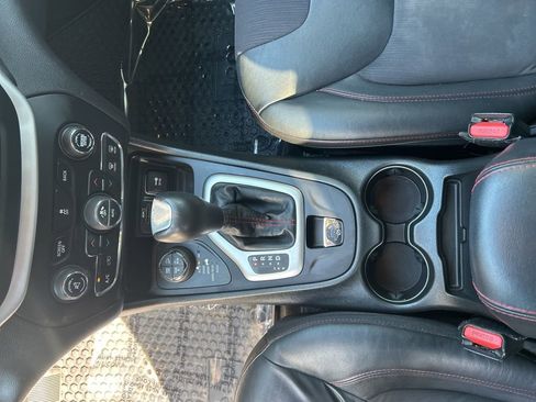 Used 2015 Jeep Cherokee Trailhawk w/ Comfort/Convenience Group image 20