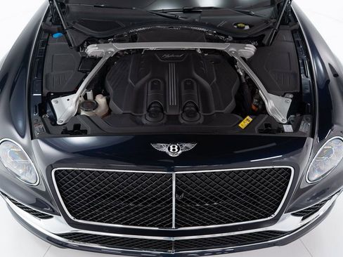Used 2024 Bentley Flying Spur Plug-In Hybrid image 46