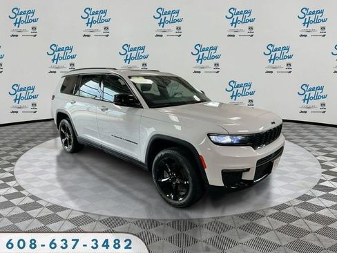 Used 2024 Jeep Grand Cherokee L Limited w/ Black Appearance Package AWD/4WD image 3