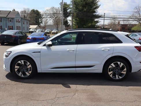 Used 2021 Audi e-tron Premium w/ Convenience Plus Package AWD/4WD image 8