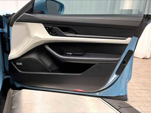 Used 2021 Porsche Taycan 4S w/ Premium Package image 29