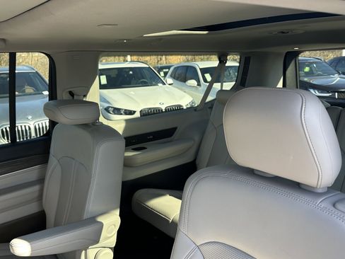 Used 2024 Jeep Wagoneer L Series III w/ Premium Group I image 32