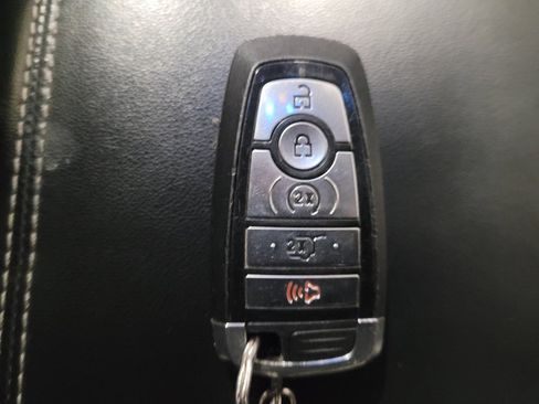 Used 2021 Ford Explorer XLT w/ Equipment Group 202A AWD/4WD image 32