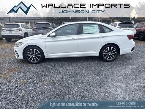 New 2026 Volkswagen Jetta SE image 3