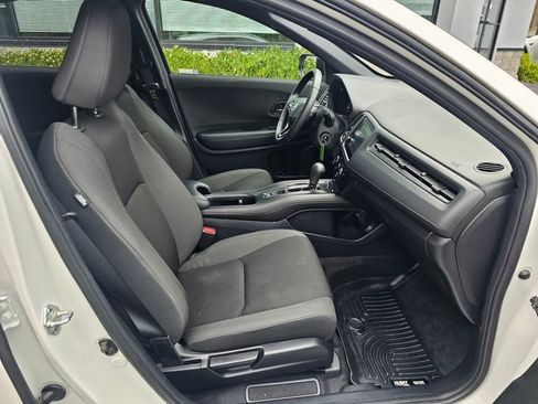 Used 2022 Honda HR-V Sport image 11